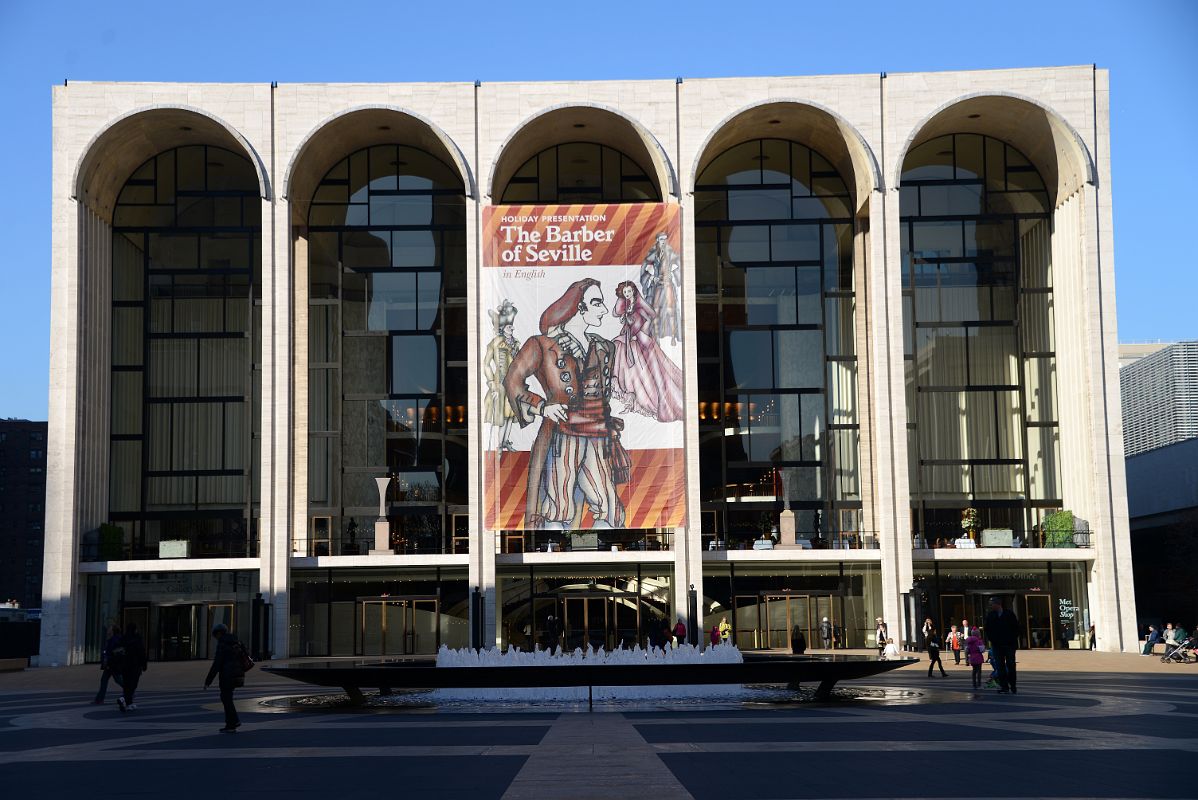 04-1 The Metropolitan Opera House Outside And Fountain In Lincoln Center New York City